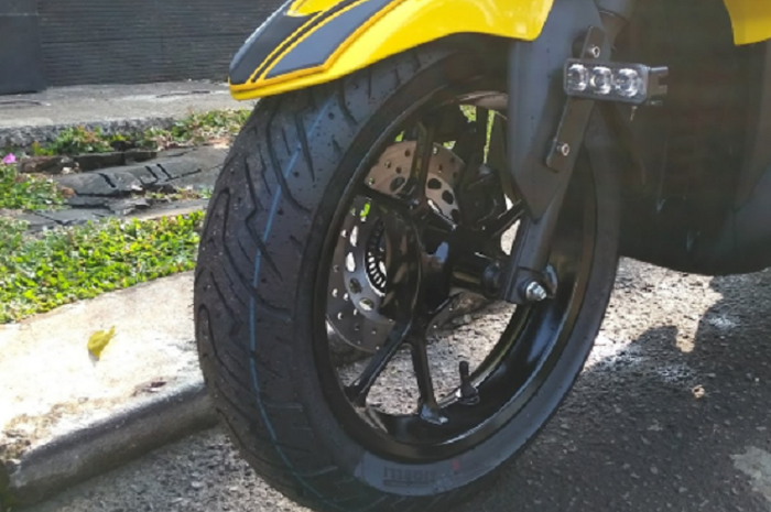 Ban Depan Motor Habis Sebelah? Tanda Ada Masalah Pada Kaki-kaki Motor